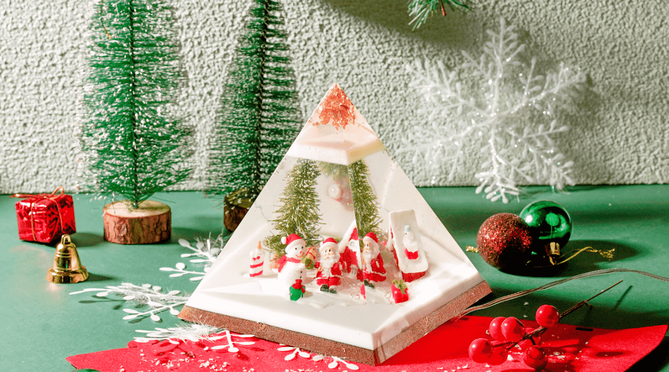 How to Create A  Christmas Pyramid Ornament？