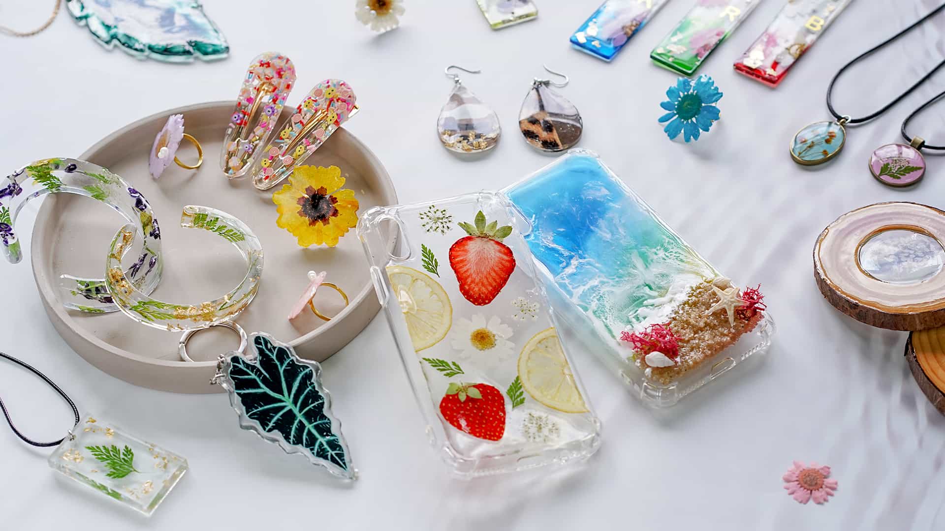 Making Resin Jewelry with the Let's Resin DIY Kit - A Fun and Relaxing  Activity 