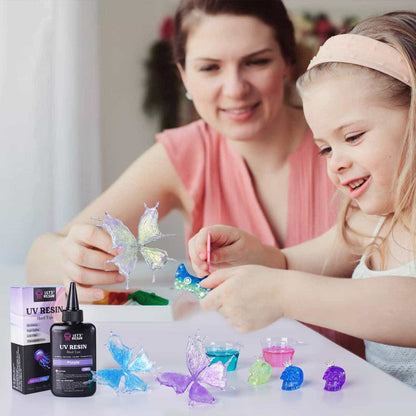parents and children DIY various crafts together with LET&